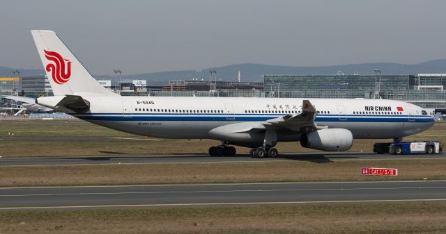 Airbus A330-300 (B-5946)