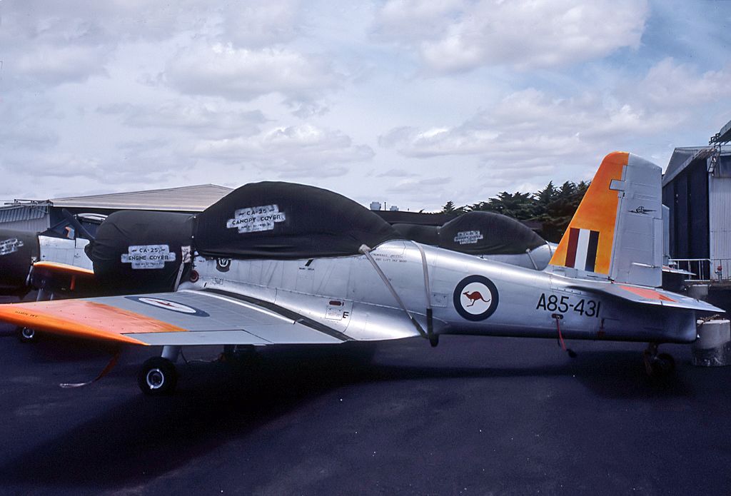 A85431 — - AUSTRALIA - AIR FORCE - COMMONWEALTH CA-25 WINJEEL - REG A85-431 (CN CA25-31) - POINT COOK VIC. AUSTRALIA -YMPC (5/12/1976)