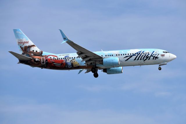 Boeing 737-800 (N570AS) - Landing 23-R at KIND on 04-11-18