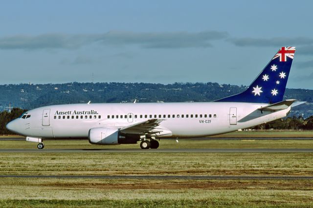 Cessna Caravan (VH-CZF) - ANSETT AUSTRALIA AIRLINES - BOEING 737-377 - REG : VH-CZF (CN 23658/1281) - ADELAIDE INTERNATIONAL AIRPORT SA. AUSTRALIA - YPAD (14/10/1995)