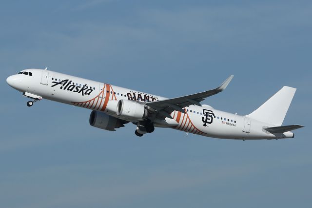 Airbus A321 (N924VA) - Takes off.