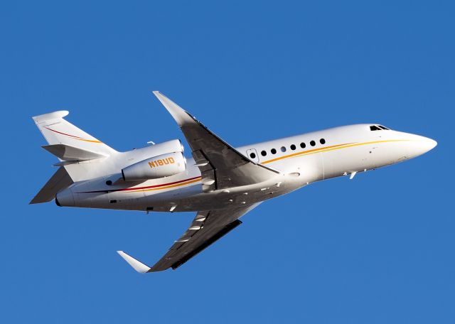 Dassault Falcon 900 (N18UD)