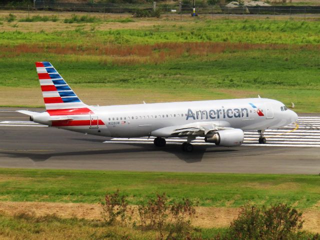 Airbus A320 (N128UW)