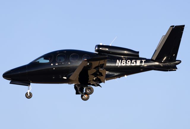 Cirrus Vision SF50 (N895WT)