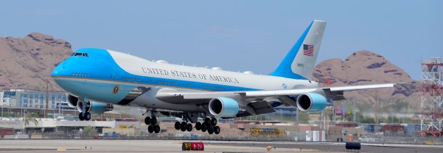 Boeing 747-200 (N28000) - phoenix sky harbor international airport 23JUN20