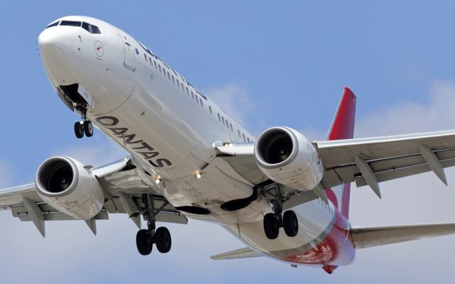 Boeing 737-800 (VH-VYD) - QANTAS, B738 in new livery.