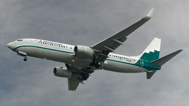 Boeing 737-800 (N916NN)