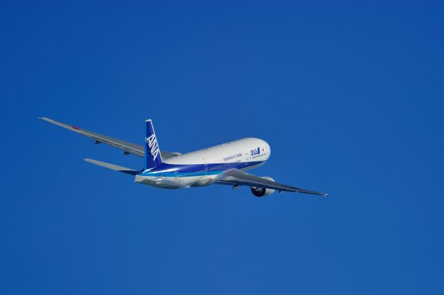 Boeing 777-200 (JA706A)