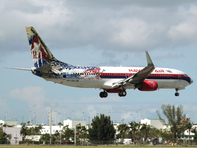 Boeing 737-800 (N277EA)