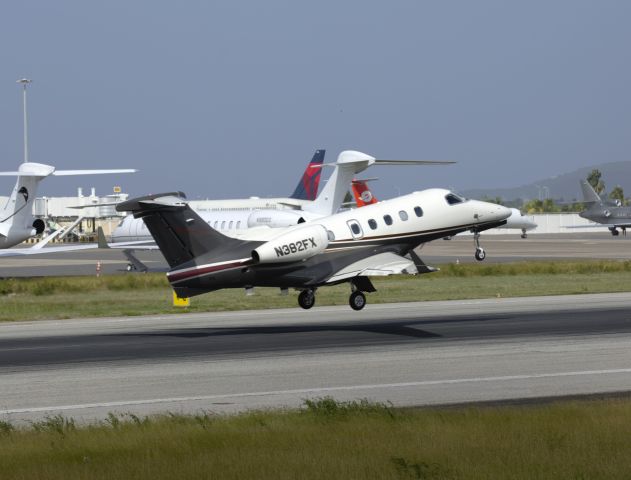 Embraer Phenom 300 (N382FX)