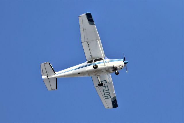 Cessna 340 (C-FZOA) - C-FZOA Cessna Skyhawk 172 survolant la ville de Lavaltrie QC. Le 22-11-2022 à 13:10