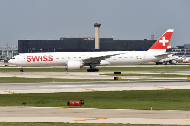 BOEING 777-300 (HB-JNF) - 05-05-23