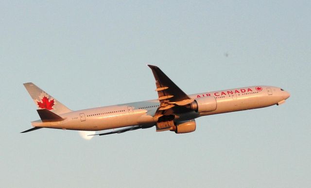 BOEING 777-300ER (C-FIUR)