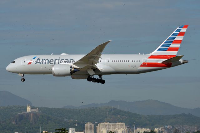 Boeing 787-8 (N877BF)