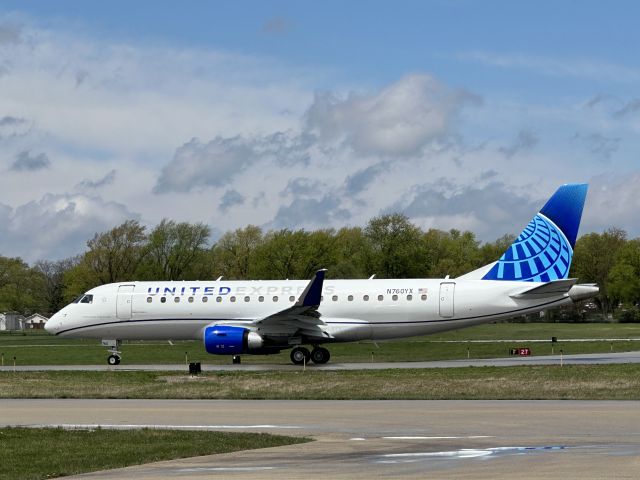 Embraer 175 (N760YX) - Photo by Mason Piscitelli