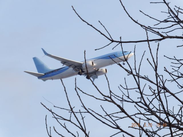 Boeing 737-800 (OO-JAV) - With the TUI logo removed OO_JAV approaching Milwaukeee 25L 3/10/2019