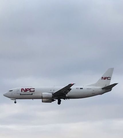 BOEING 737-400 (N403YK) - Runway 25 arrival! 2/12/22.