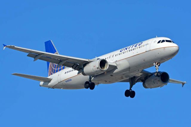 Airbus A320 (N480UA) - United Airbus A320-232 N480UA at Phoenix Sky Harbor on December 18, 2017. 