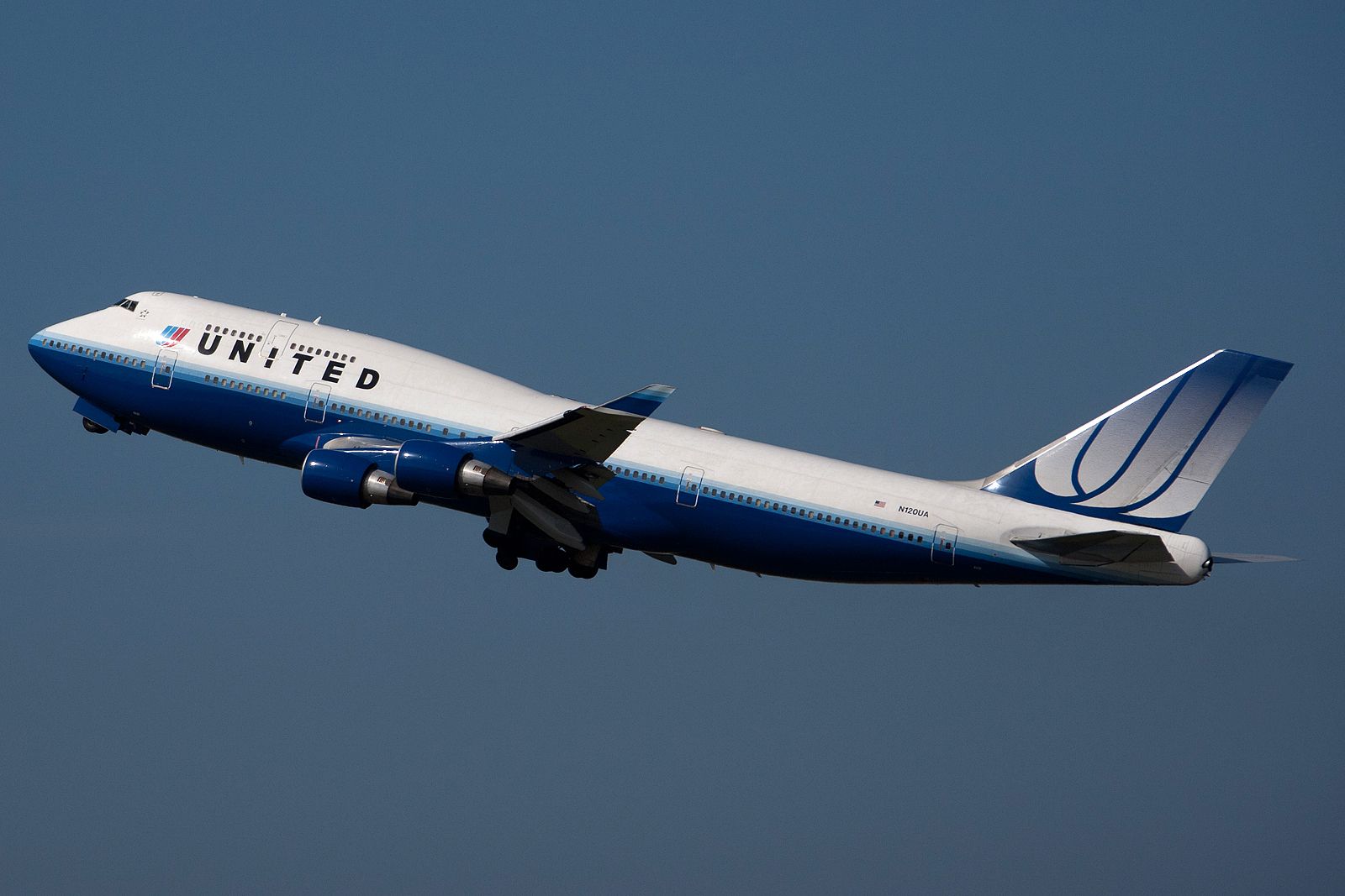 Boeing 747-400 (N120UA)