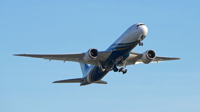 Boeing 787-9 Dreamliner (A4O-SH) - BOE740 on rotation from Rwy 16R to begin a B1 flight on 12.7.18. (ln 785 / cn 38894).