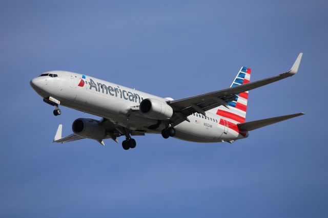 Boeing 737-800 (N922AN)