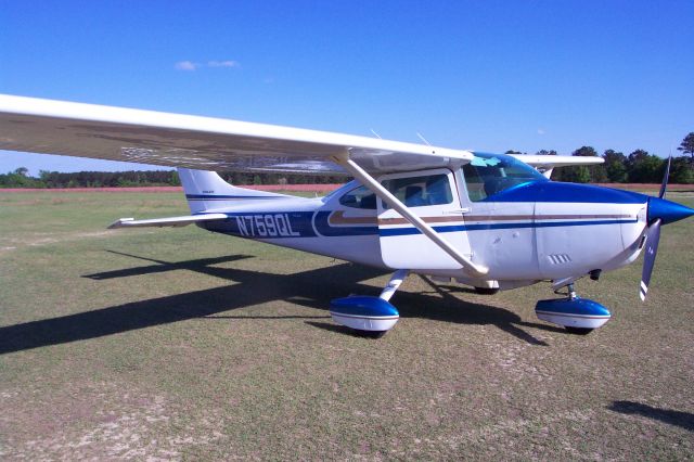 Cessna Skylane (N759QL)