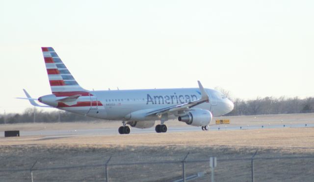 Airbus A319 (N4005X) - 031014 turning on to Rwy 19R