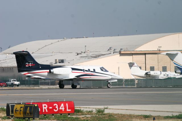 Learjet 24 (N49GS)