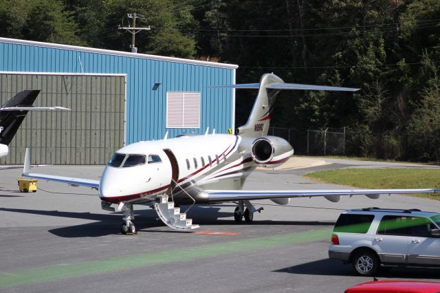 Bombardier Challenger 300 (N88RC)