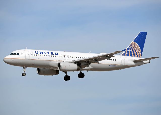 Airbus A320 (N433UA)