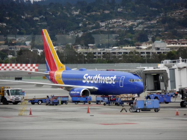 Boeing 737-700 (N7729A)