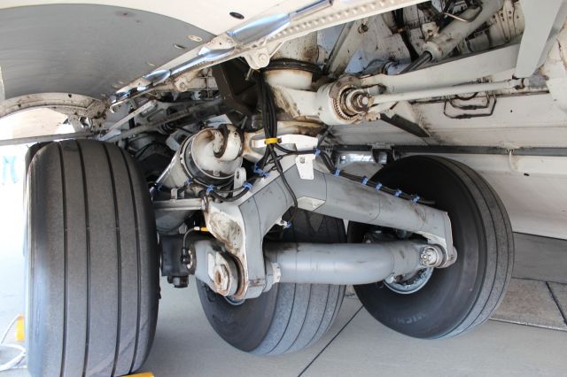 Boeing Globemaster III (98-0055) - At Barksdale Air Force Base. C-17 Landing gear. Neat piece of engineering.