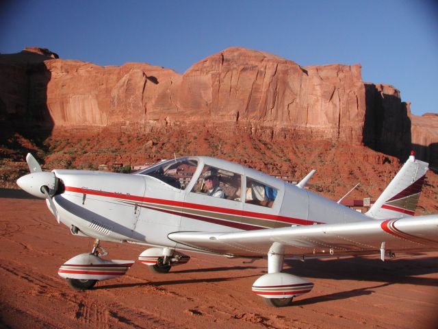 Piper Cherokee (N9212W)