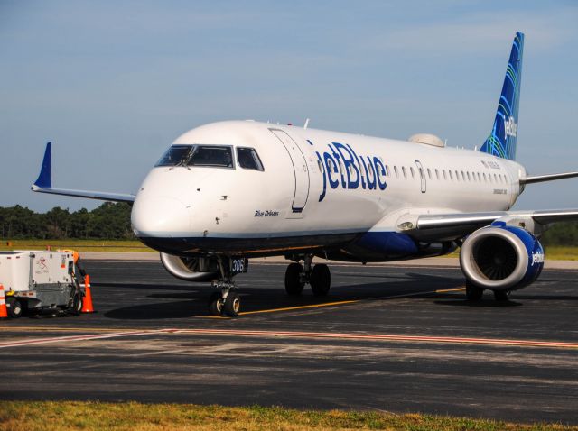 Embraer ERJ-190 (N306JB)