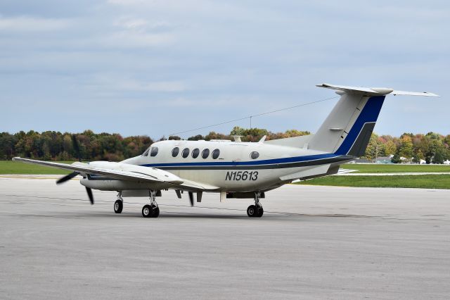 Beechcraft Super King Air 300 (N15613)