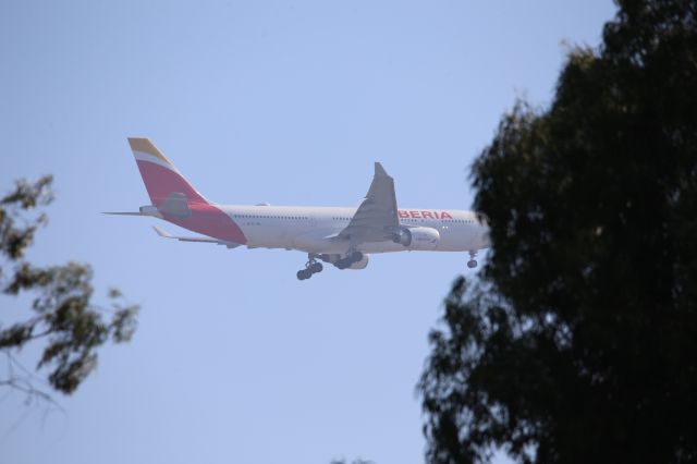 Airbus A330-200 (EC-MKJ)