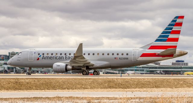 Embraer 175 (N238NN) - ENV3964 arrives from Dallas/Fort Worth and heads down to gate B9 at Terminal 3