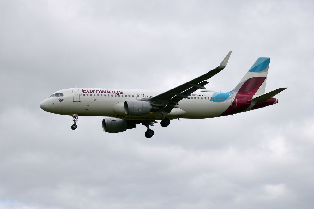 Airbus A320 (D-AIZV) - Eurowings - A320-214 (D-AIZV) arriving at NCL. (Photo Mar 2019)