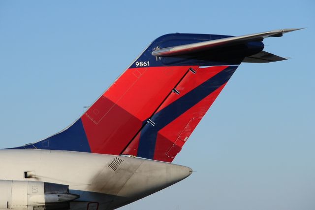 McDonnell Douglas DC-9-50 (N770NC)