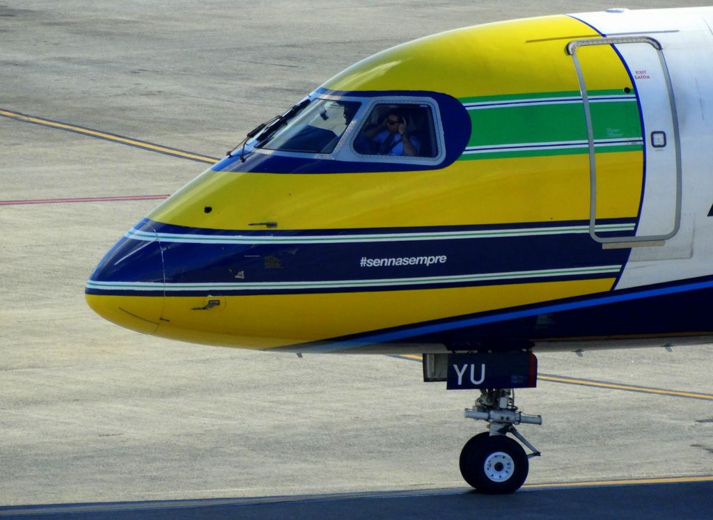 Embraer ERJ-190 (PR-AYU)