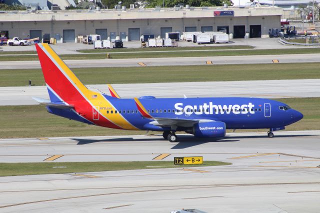 Boeing 737-700 (N7835A)