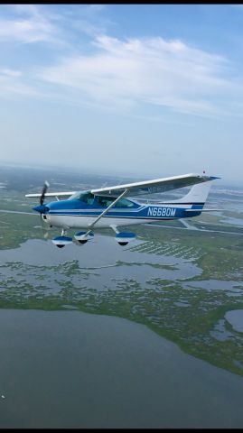 Cessna Skylane (N6680M) - Formation photo flight