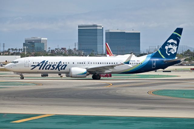 Boeing 737 MAX 9 (N948AK)
