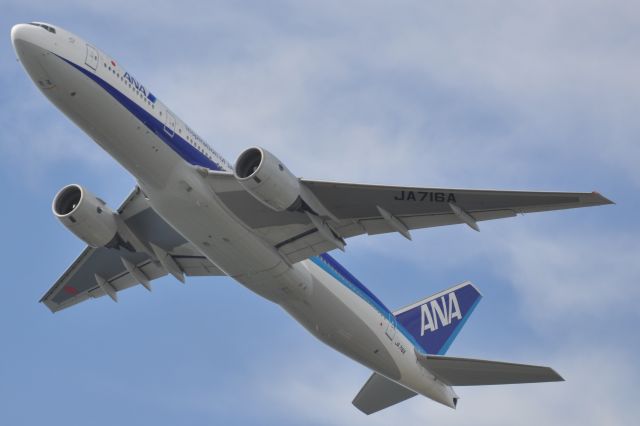 Boeing 777-200 (JA716A)