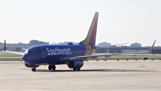 Boeing 737-700 (N411WN) - Boeing 737-7H4 arriving from Milwaukee as WN2769
