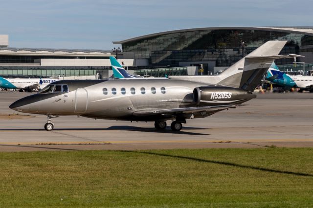 Hawker 1000 (N520SB) - Taxiing down Juliet after arriving from MTY.