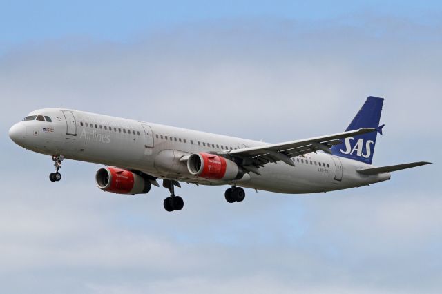 Airbus A321 (LN-RKI)