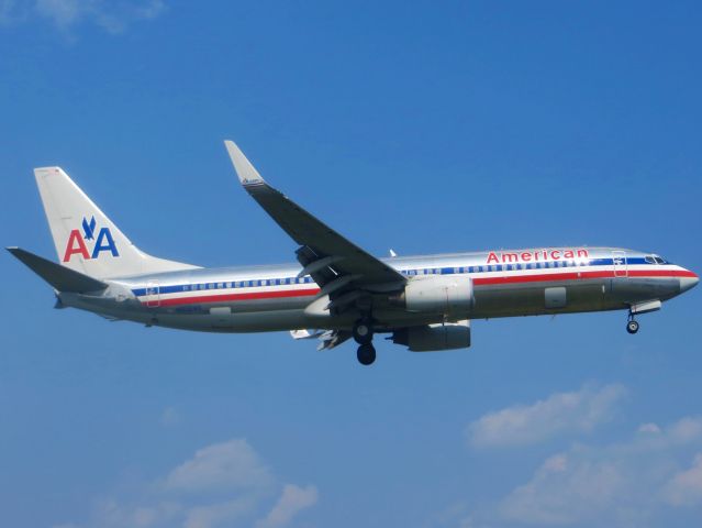 Boeing 737-800 (N902AN) - American Airlines 737-800 7/19/13