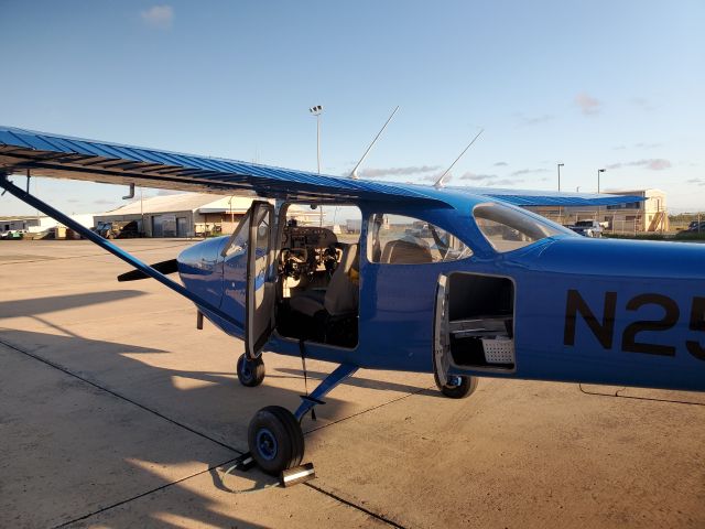 Cessna Skyhawk (N2583U)