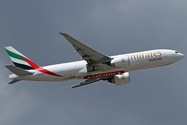 Boeing 777-200 (A6-EFG)